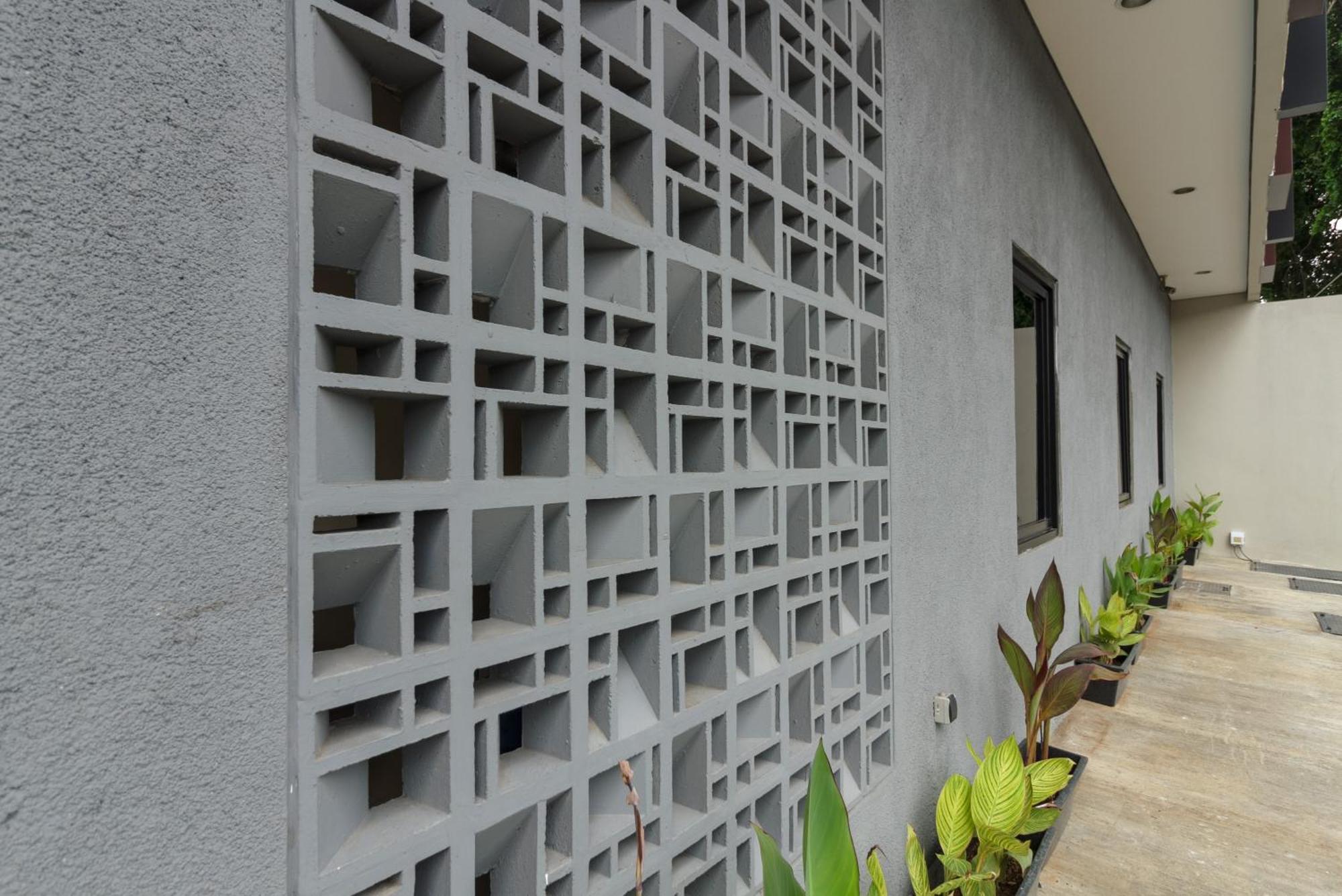 RedDoorz near Puri Indah Mall Jakarta Exterior foto